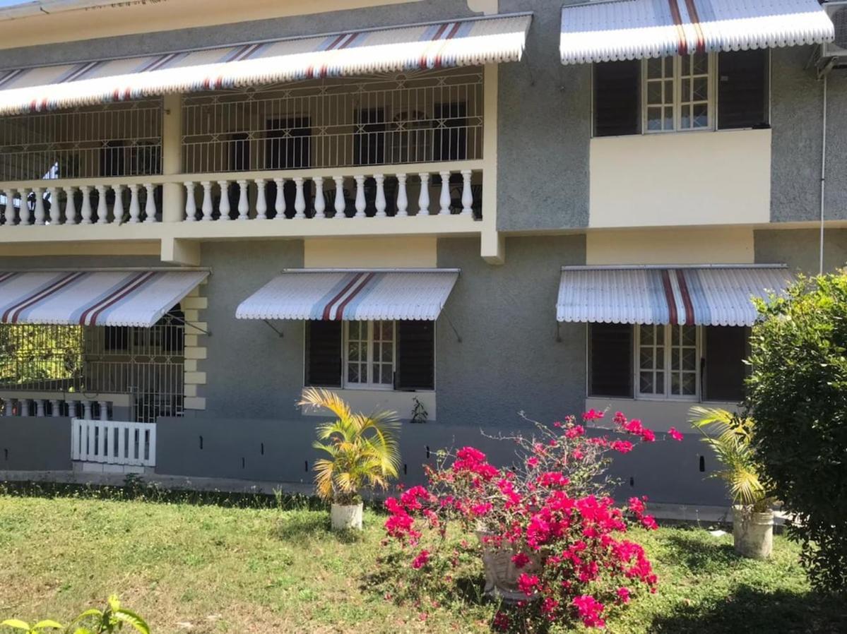Your Home In Paradise- Private Garden Camp & Beach Nearby-Runaway Bay Exterior photo